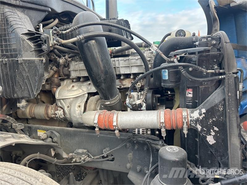 Freightliner Cascadia 126 6x4 T/A Sleeper Truck Tractor Vilcēji
