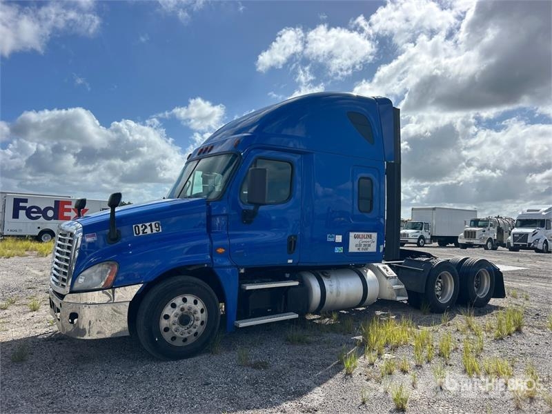 Freightliner Cascadia 125 6x4 T/A Sleeper Truck Tractor Sattelzugmaschinen