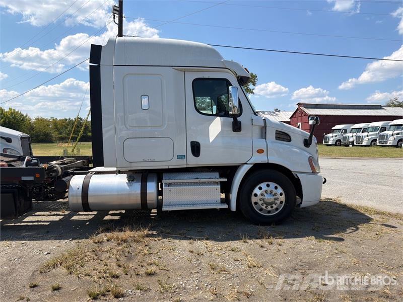 Freightliner Cascadia 113 6x4 Sleeper Car Carrier Truck Camiones portacoches