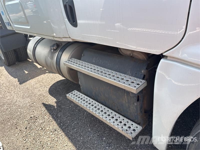 Freightliner Cascadia 125 6x4 T/A Sleeper Truck Tractor Tegljači