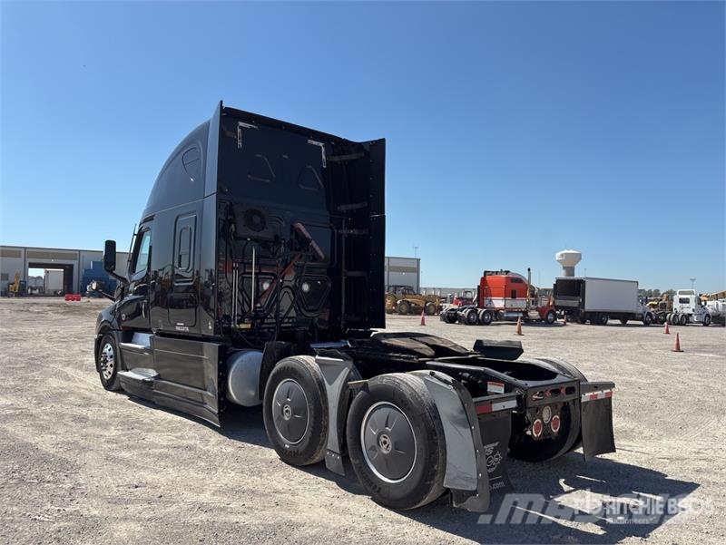 Freightliner Cascadia 126 6x4 T/A Sleeper Truck Tractor Седельные тягачи