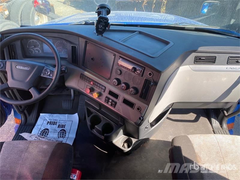 Freightliner Cascadia 126 6x4 T/A Sleeper Truck Tractor Autotractoare