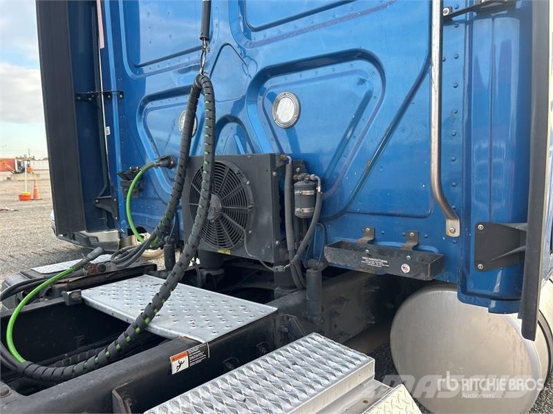Freightliner Cascadia 126 6x4 T/A Sleeper Truck Tractor Vilcēji