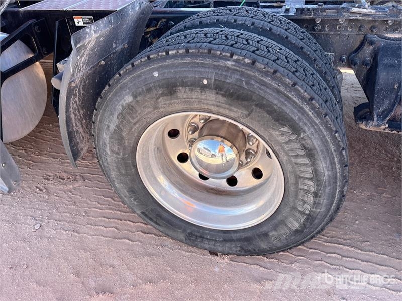 Freightliner Cascadia 126 Autotractoare
