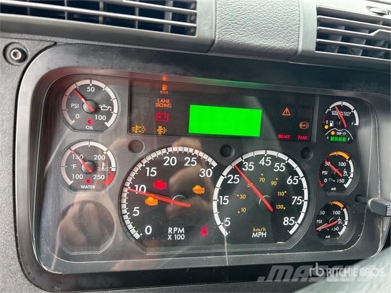 Freightliner Cascadia 125 6x4 T/A Sleeper Truck Tractor Vilcēji
