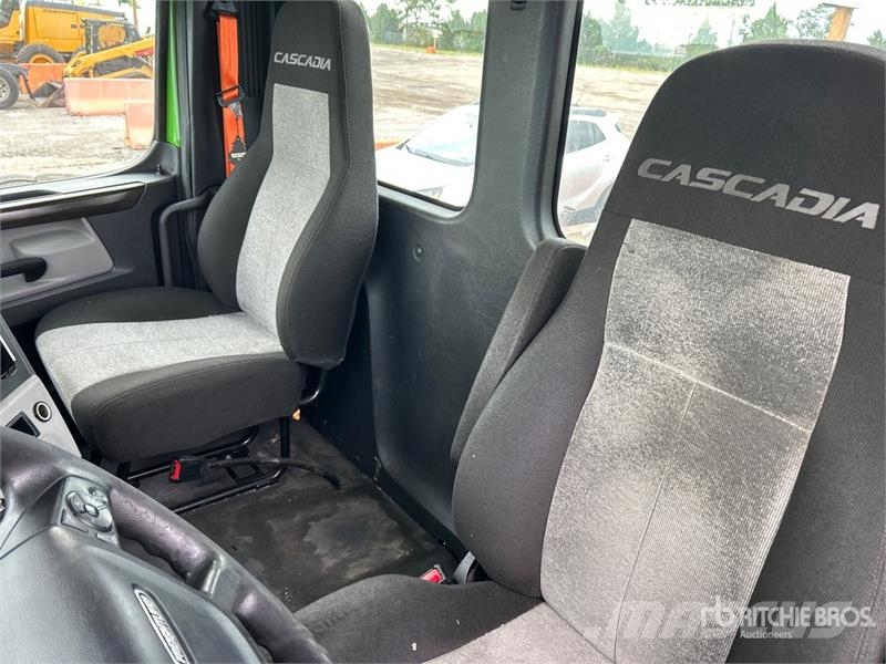 Freightliner Cascadia 113 Тягачі