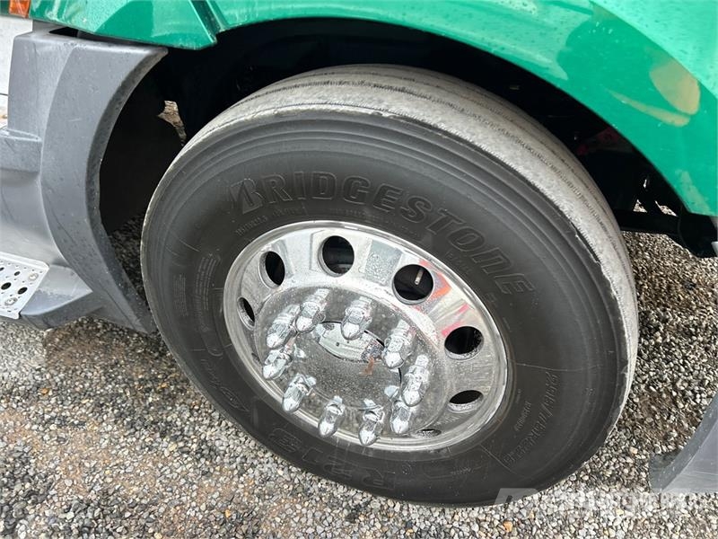 Freightliner Cascadia 126 6x4 T/A Sleeper Truck Tractor Vilcēji