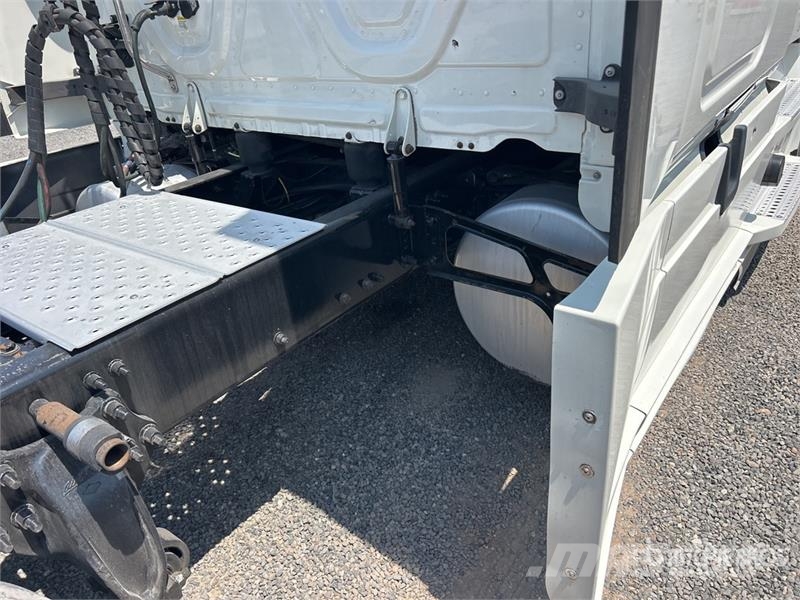 Freightliner Cascadia 126 6x4 T/A Sleeper Truck Tractor وحدات الجر