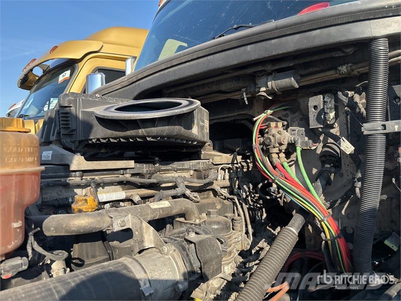 Freightliner Cascadia 126 6x4 T/A Sleeper Truck Tractor 트랙터 유닛
