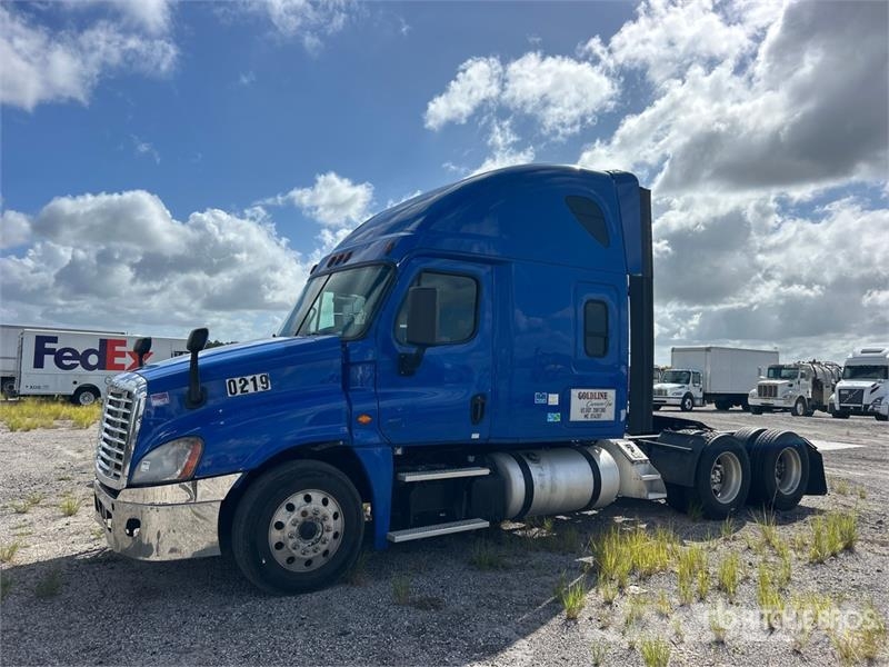 Freightliner Cascadia 125 6x4 T/A Sleeper Truck Tractor Sattelzugmaschinen