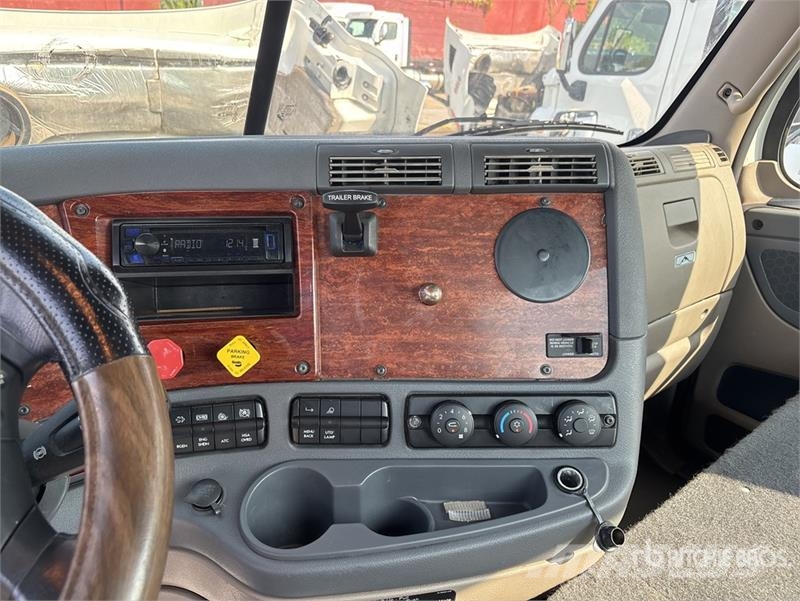 Freightliner Cascadia 113 Camiones portacoches