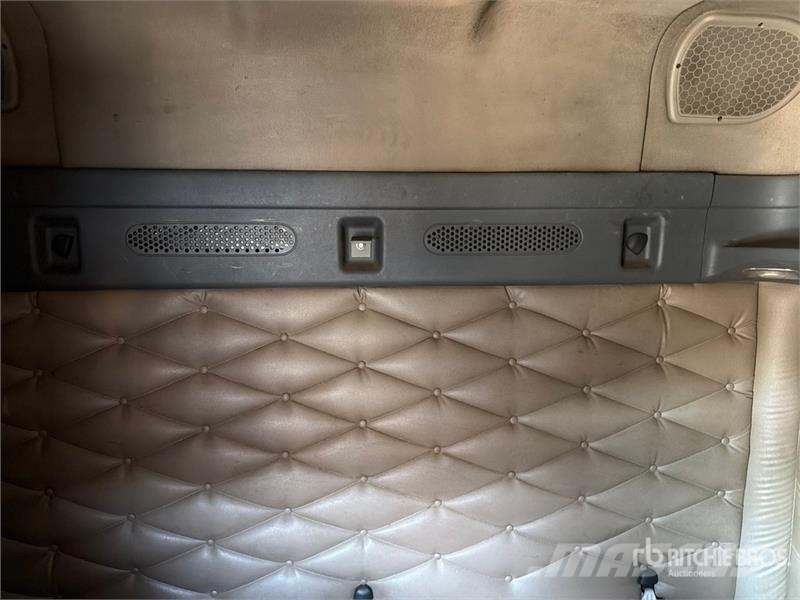 Freightliner Cascadia 113 6x4 Sleeper Car Carrier Truck Camiones portacoches