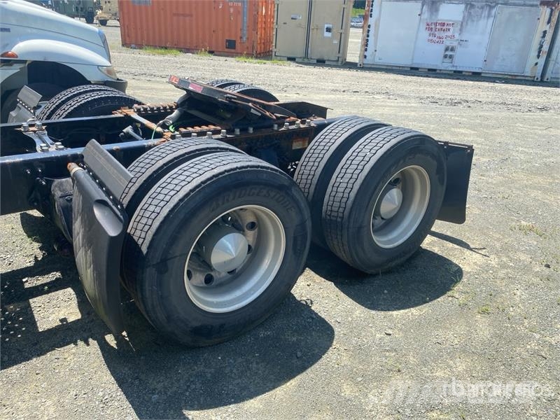 Freightliner Cascadia 126 6x4 T/A Sleeper Truck Tractor (Inoper 中古トラクターヘッド | トレーラーヘッド