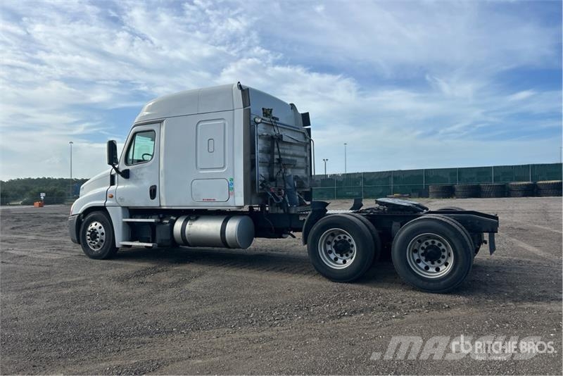 Freightliner Cascadia 125 6x4 T/A Sleeper Truck Tractor Tractores (camiões)