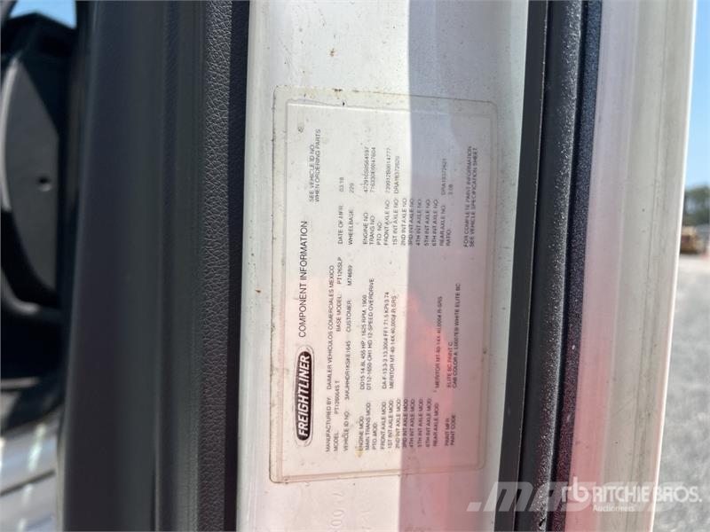 Freightliner Cascadia 126 6x4 T/A Sleeper Truck Tractor وحدات الجر