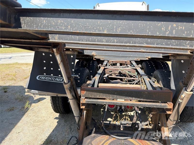 Freightliner Cascadia 113 6x4 Sleeper Car Carrier Truck Camiones portacoches