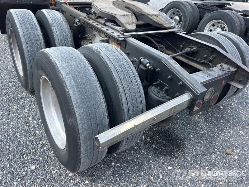 Freightliner Cascadia 126 6x4 T/A Sleeper Truck Tractor (Inoper Autotractoare