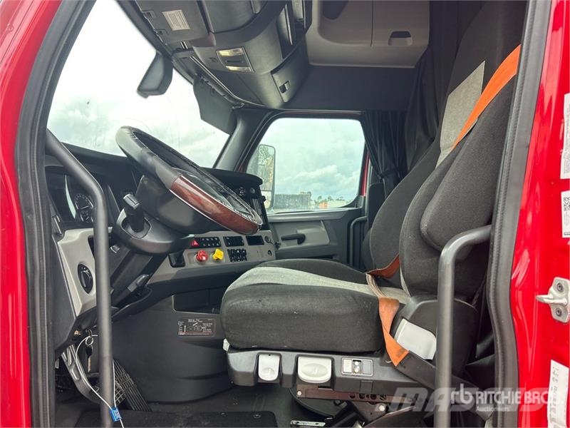 Freightliner Cascadia 126 Naudoti vilkikai