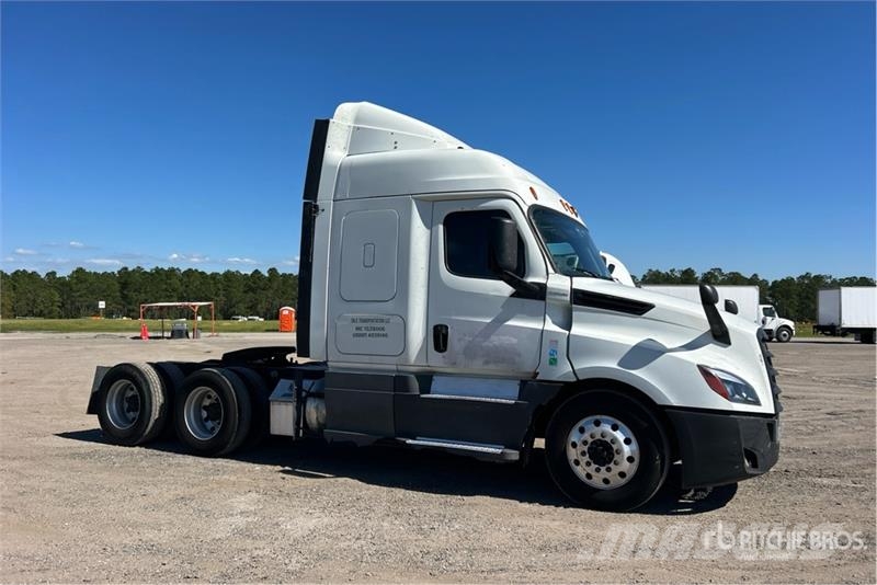 Freightliner Cascadia 126 6x4 T/A Sleeper Truck Tractor Седельные тягачи
