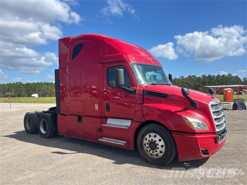 Freightliner Cascadia 126 6x4 T/A Sleeper Truck Tractor Nyergesvontatók