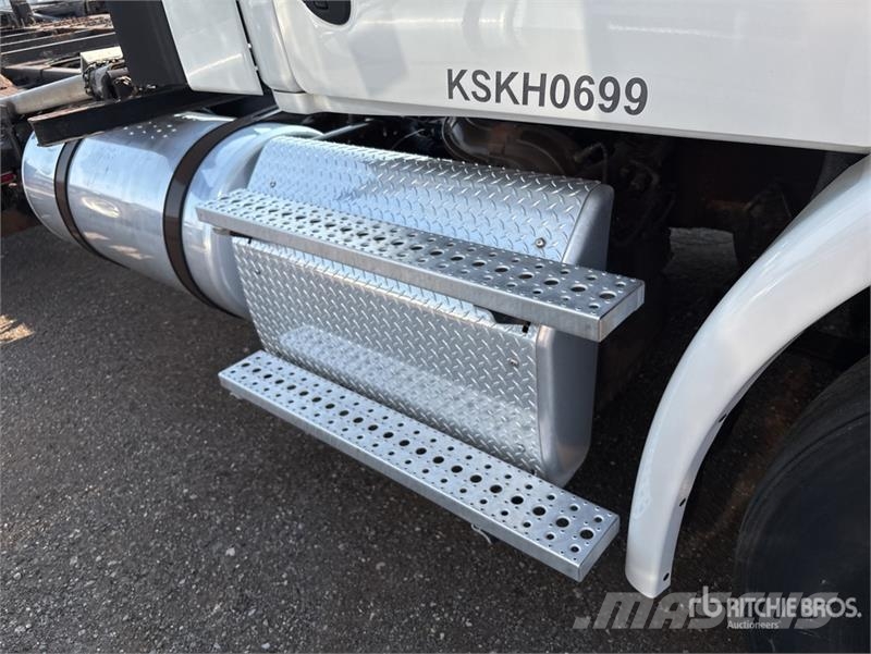Freightliner Cascadia 113 Camiones portacoches