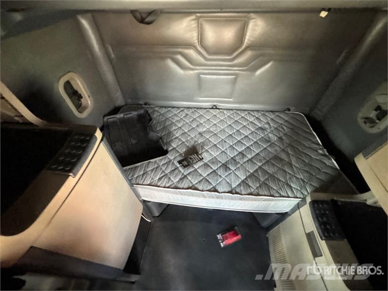 Freightliner Cascadia 125 6x4 T/A Sleeper Truck Tractor Sattelzugmaschinen
