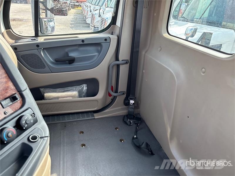 Freightliner Cascadia 113 Camiones portacoches