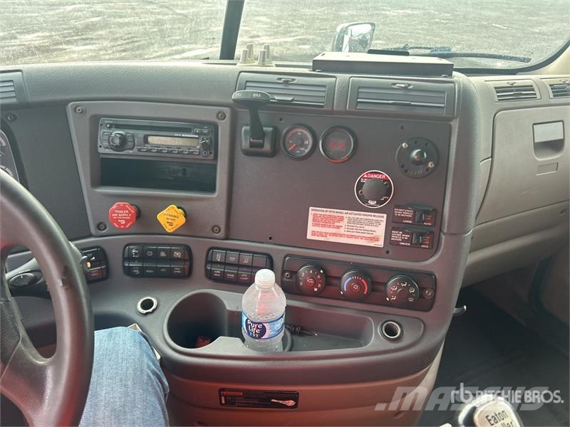 Freightliner Cascadia 113 Грузовики-Самосвалы