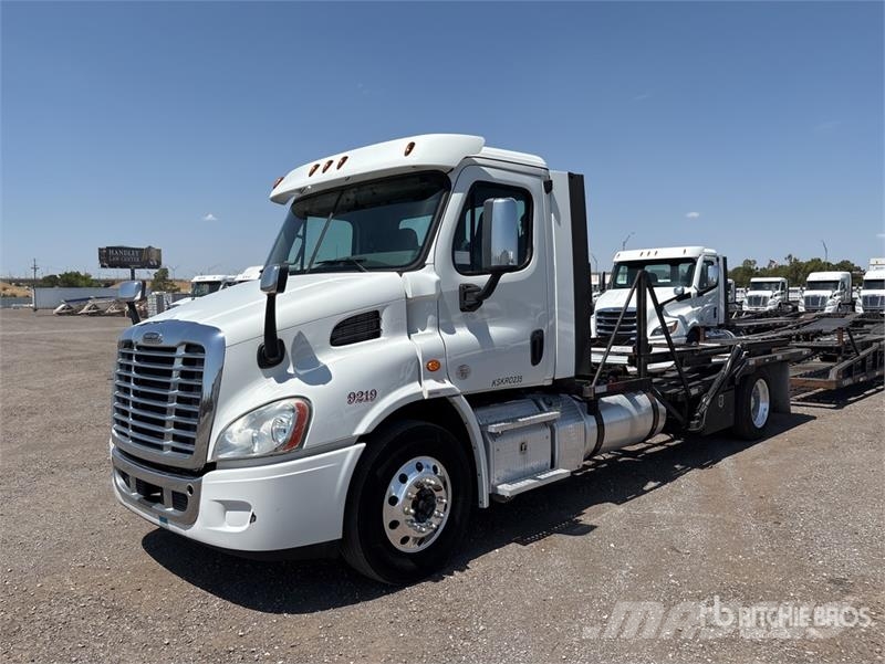 Freightliner Cascadia 113 Camiones portacoches