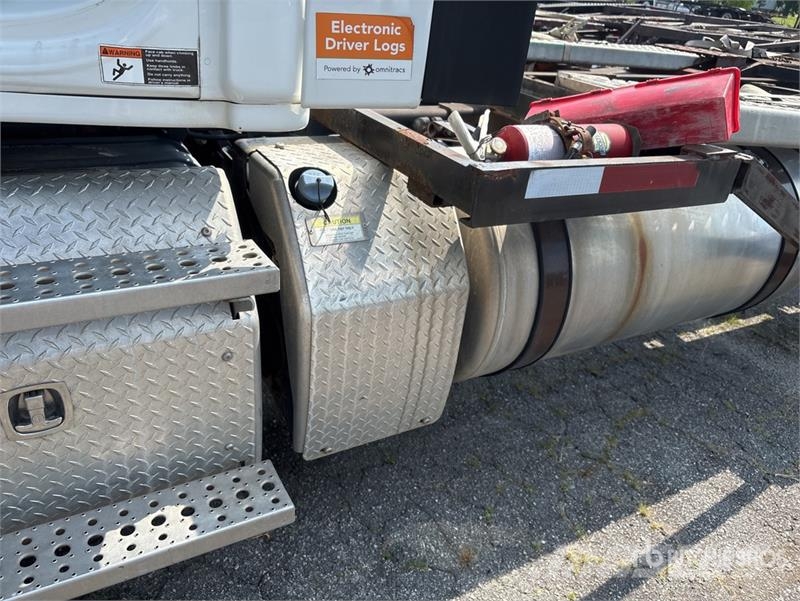 Freightliner Cascadia 113 Camiones portavehículos