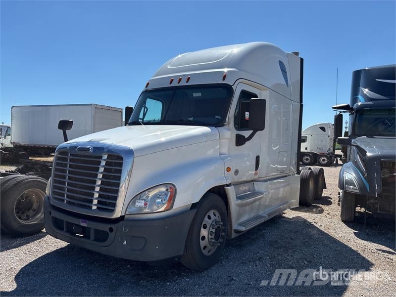 Freightliner Cascadia 125 6x4 T/A Sleeper Truck Tractor (Inoper Motrici e Trattori Stradali