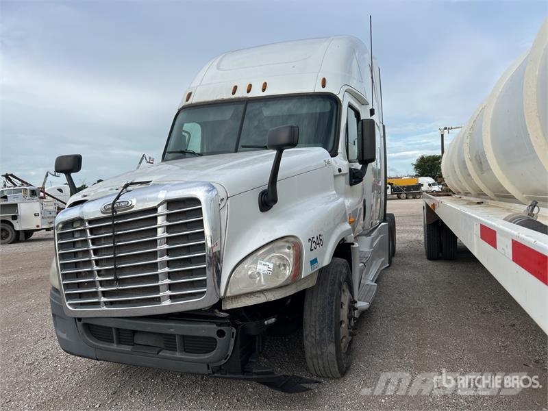 Freightliner Cascadia 125 6x4 T/A Sleeper Truck Tractor 曳引機組件