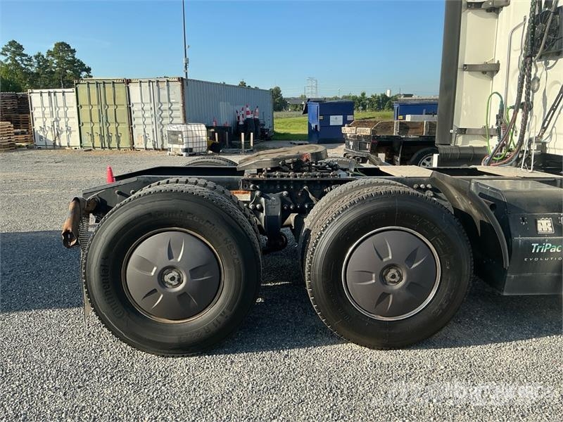Freightliner Cascadia 126 6x4 T/A Sleeper Truck Tractor Седельные тягачи
