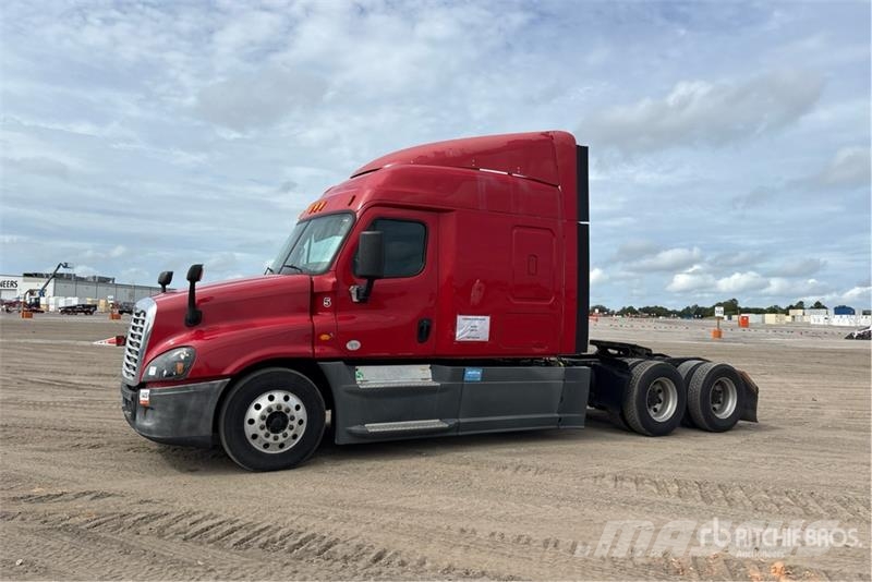 Freightliner Cascadia 125 T/A Sleeper Truck Tractor Vilcēji
