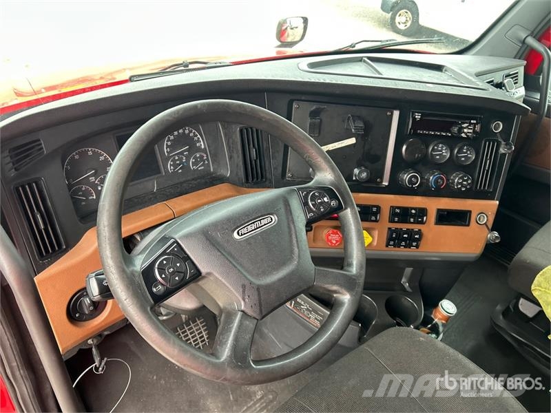Freightliner Cascadia 126 6x4 T/A Sleeper Truck Tractor Motrici e Trattori Stradali