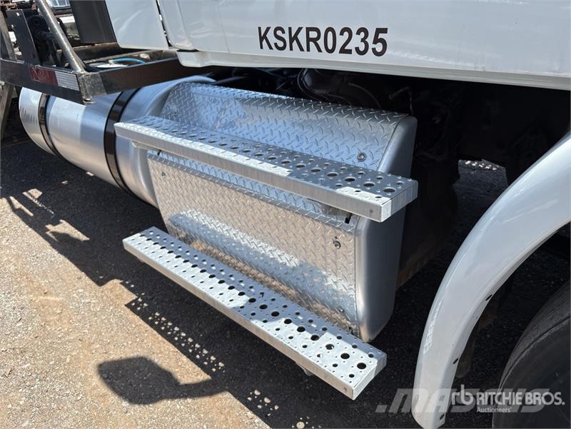 Freightliner Cascadia 113 Camiones portacoches