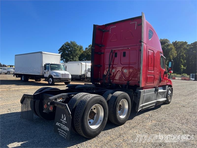 Freightliner Cascadia 125 6x4 T/A Sleeper Truck Tractor Sattelzugmaschinen