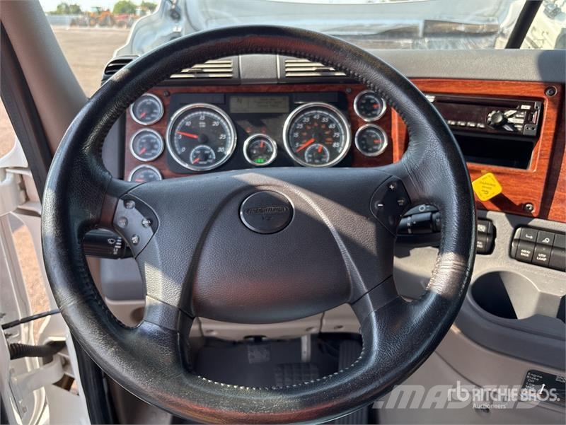 Freightliner Cascadia 113 Camiones portacoches