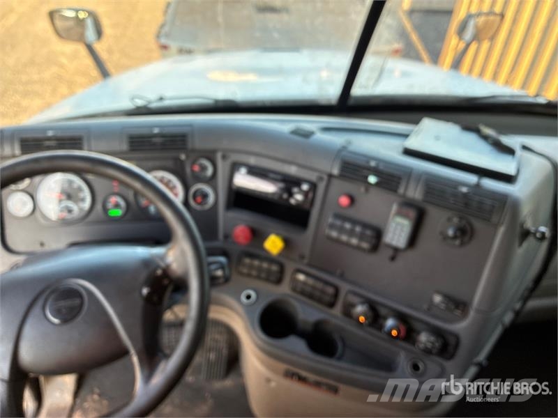 Freightliner Cascadia 125 6x4 T/A Sleeper Truck Tractor Vilcēji