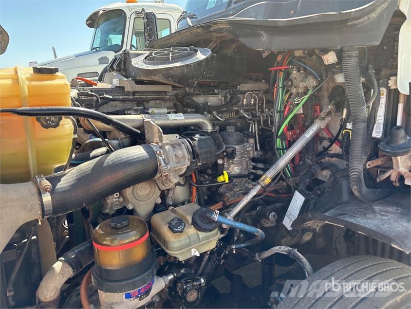 Freightliner Cascadia 125 6x4 T/A Sleeper Truck Tractor Sattelzugmaschinen