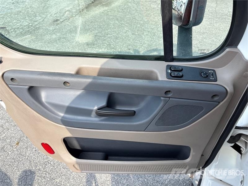 Freightliner Cascadia 113 Camiones portacoches