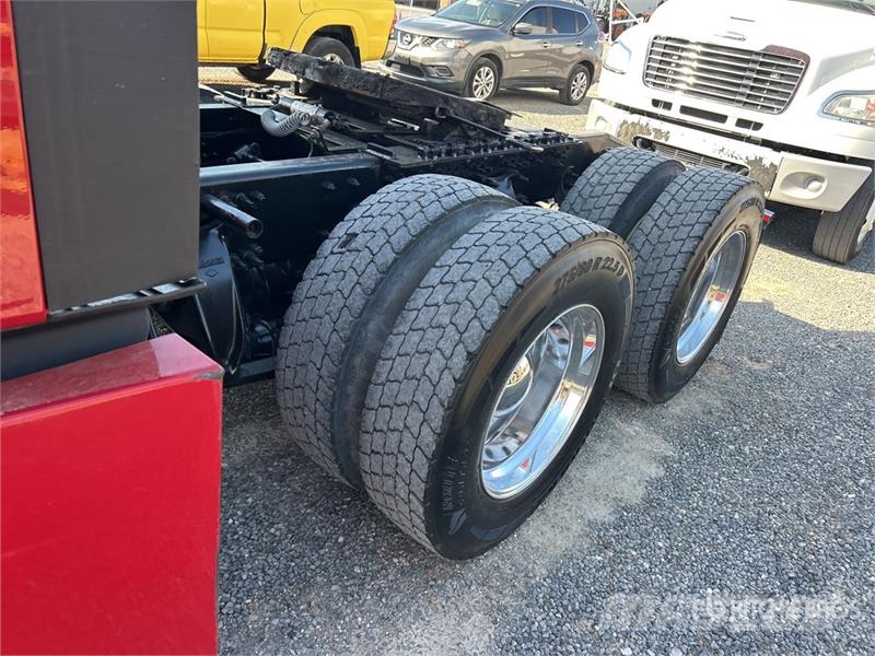 Freightliner Cascadia 126 6x4 T/A Sleeper Truck Tractor Trekkers