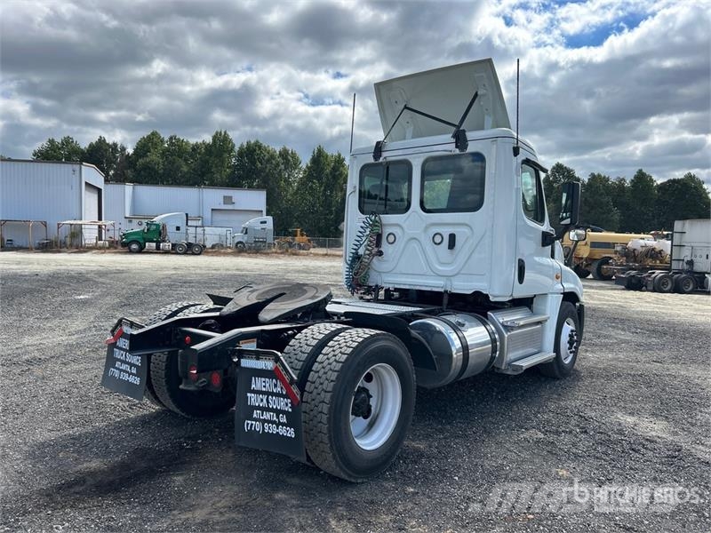 Freightliner Cascadia 125 Vilcēji