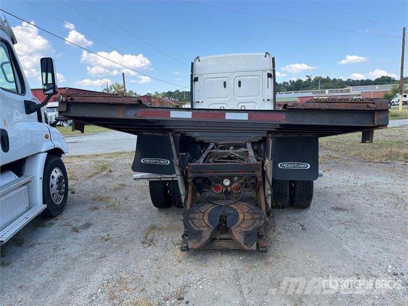 Freightliner Cascadia 113 6x4 Sleeper Car Carrier Truck Camiones portacoches