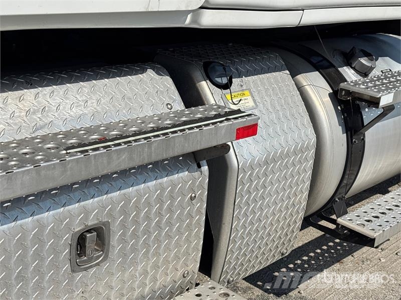Freightliner Cascadia 113 6x4 Sleeper Car Carrier Truck Biltransportbilar