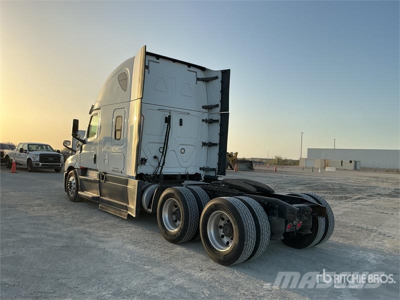 Freightliner Cascadia 126 6x4 T/A Sleeper Truck Tractor (Inoper Tegljači