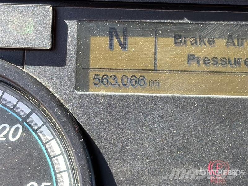 Freightliner Cascadia 125 6x4 T/A Sleeper Truck Tractor Tegljači