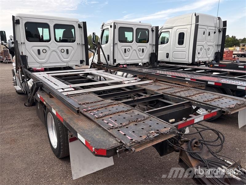 Freightliner Cascadia 113 Trasportatore per veicoli