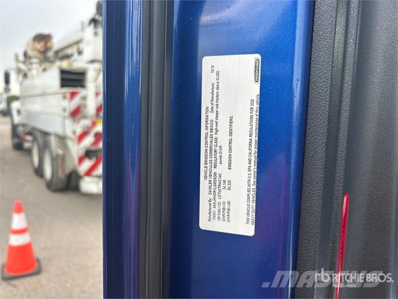 Freightliner Cascadia 126 6x4 T/A Sleeper Truck Tractor Tractor Units
