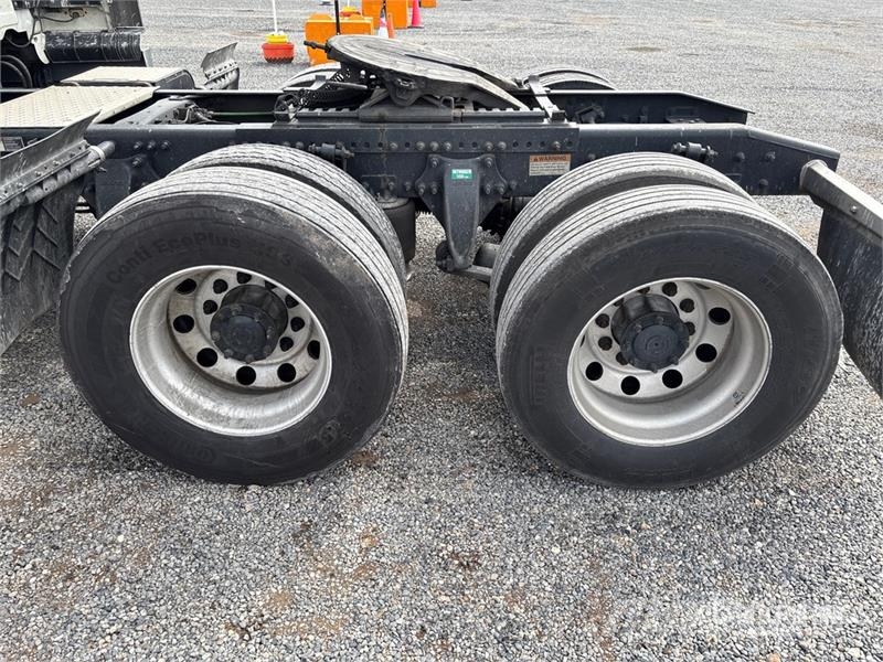 Freightliner Cascadia 125 6x4 T/A Sleeper Truck Tractor Naudoti vilkikai